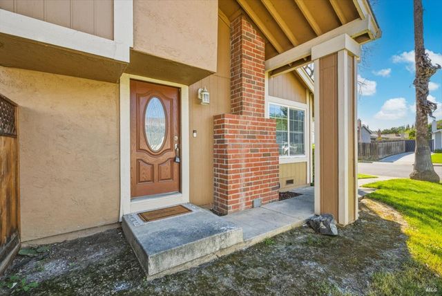 130 Longview Dr, Vacaville, CA 95687