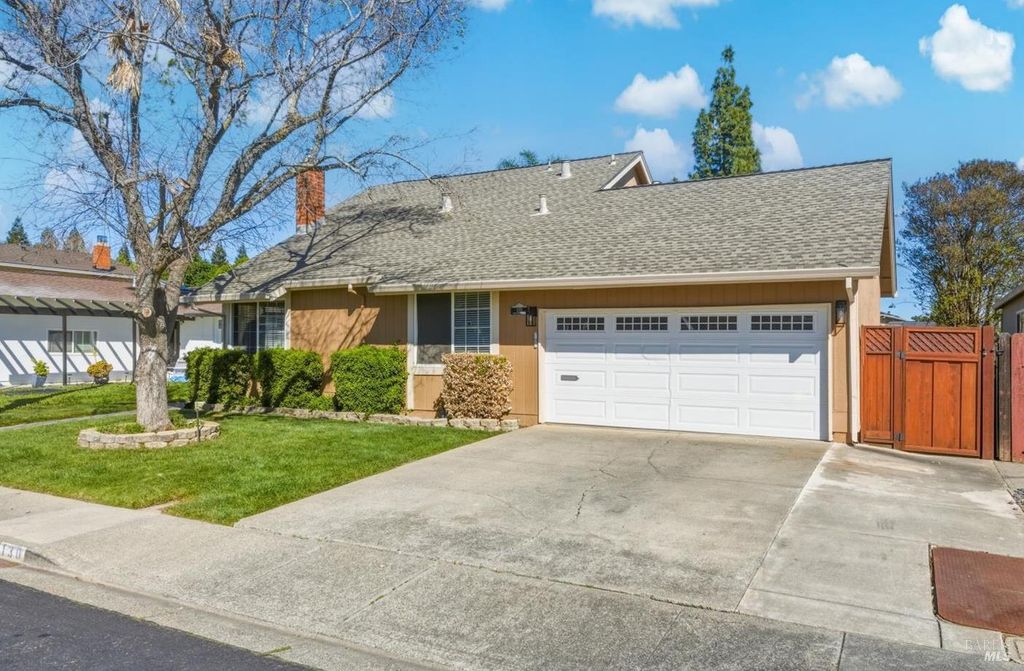 130 Longview Dr, Vacaville, CA 95687