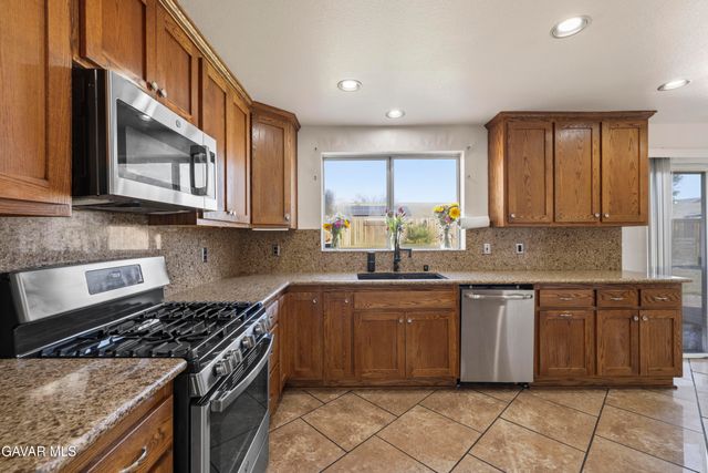 3019 Hildreth Court, Lancaster, CA 93535