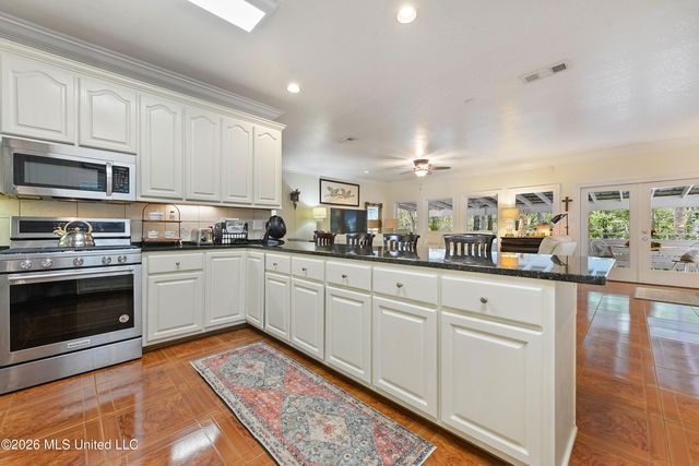 3200 Magnolia Lane, Ocean Springs, MS 39564