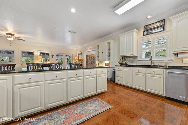 3200 Magnolia Lane, Ocean Springs, MS 39564