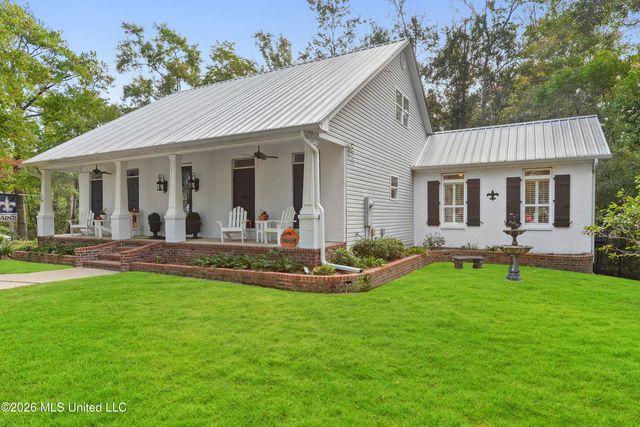 3200 Magnolia Lane, Ocean Springs, MS 39564