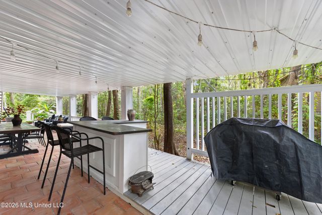 3200 Magnolia Lane, Ocean Springs, MS 39564