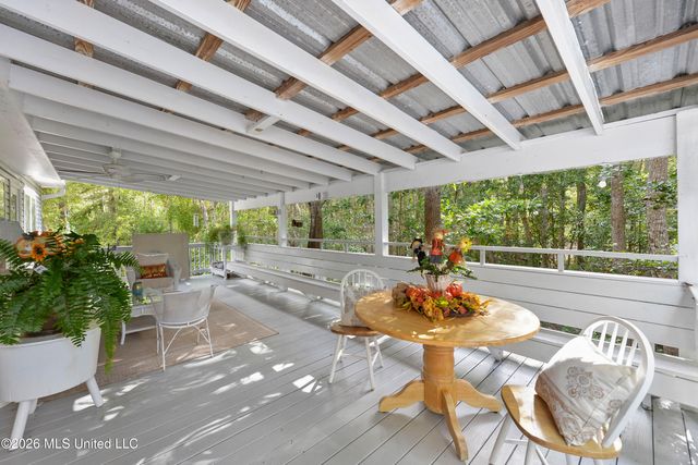 3200 Magnolia Lane, Ocean Springs, MS 39564