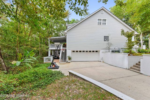 3200 Magnolia Lane, Ocean Springs, MS 39564