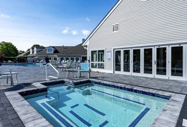118 Grey Hawk Dr 118, Mashpee, MA 02649
