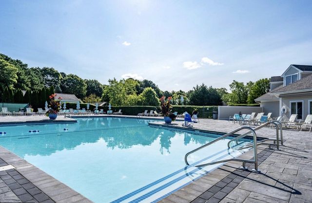 118 Grey Hawk Dr 118, Mashpee, MA 02649
