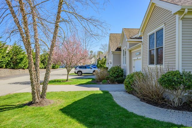 118 Grey Hawk Dr 118, Mashpee, MA 02649