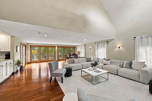 9 Spearfield Lane, Lynnfield, MA 01940