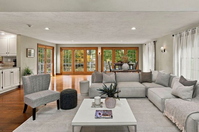 9 Spearfield Lane, Lynnfield, MA 01940
