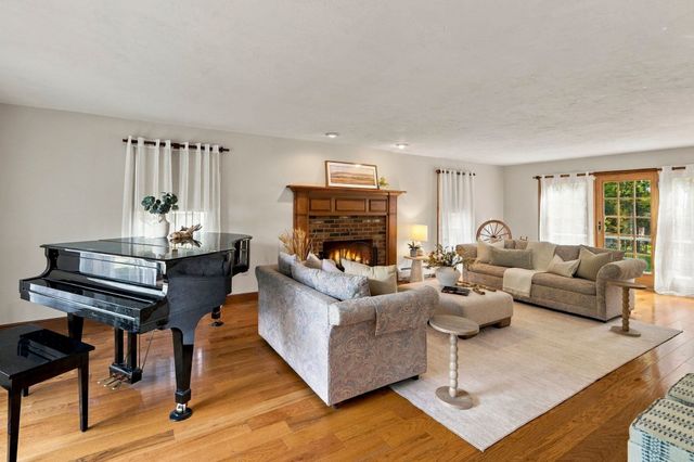 9 Spearfield Lane, Lynnfield, MA 01940