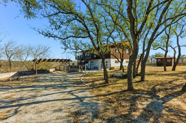 729 Nomad DR, Spicewood, TX 78669
