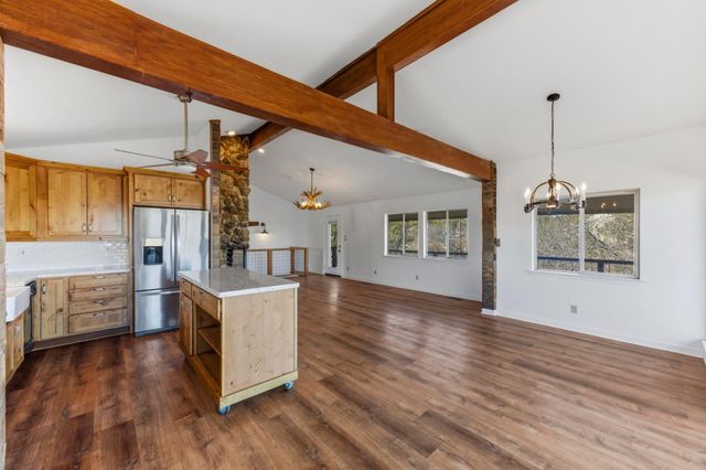 729 Nomad DR, Spicewood, TX 78669