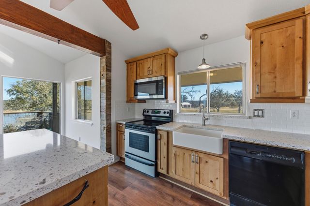 729 Nomad DR, Spicewood, TX 78669