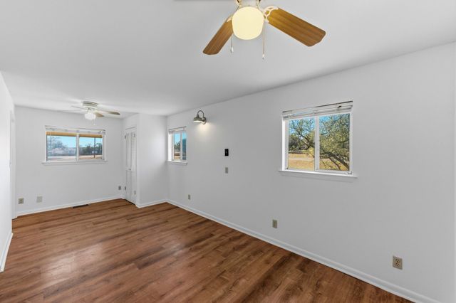 729 Nomad DR, Spicewood, TX 78669