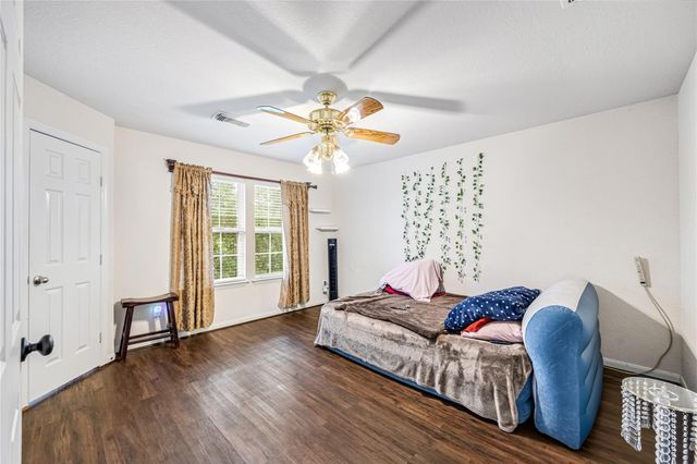 10502 Raven Crossing Lane, Houston, TX 77089
