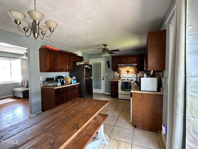 210 Morningside Drive, Rogersville, TN 37857