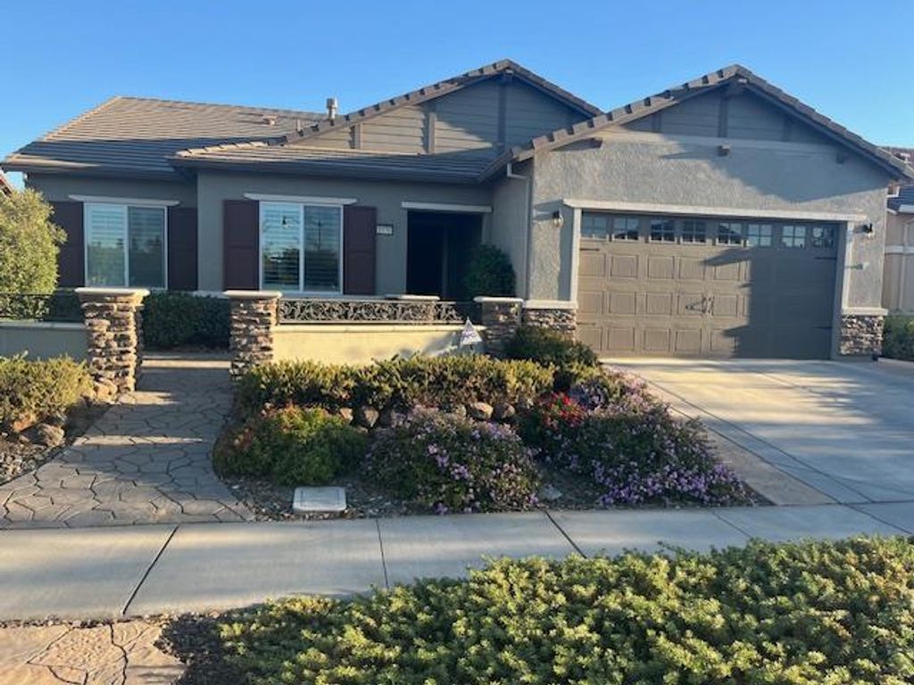 1570 Clover Leaf St, Manteca, CA 95336