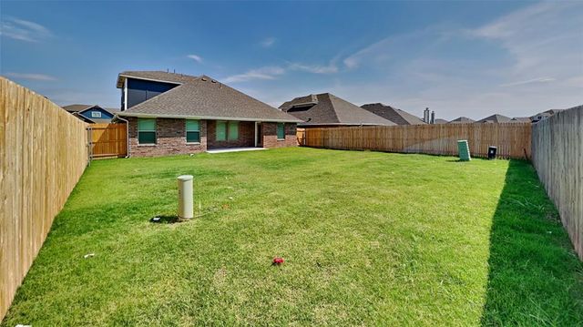 9004 NW 127th Terrace, Yukon, OK 73099