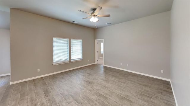 9004 NW 127th Terrace, Yukon, OK 73099