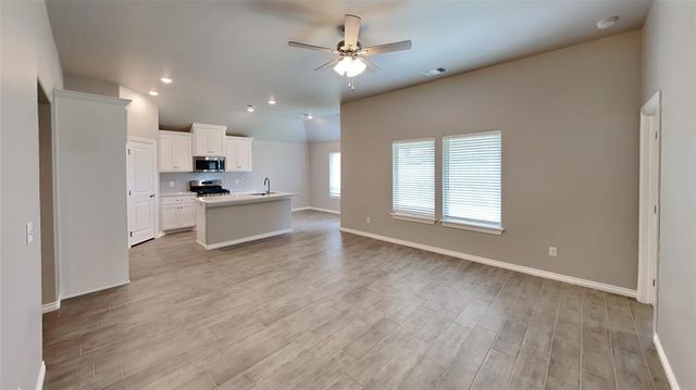 9004 NW 127th Terrace, Yukon, OK 73099