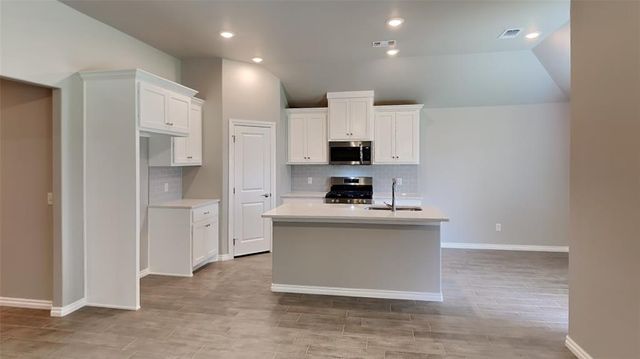 9004 NW 127th Terrace, Yukon, OK 73099