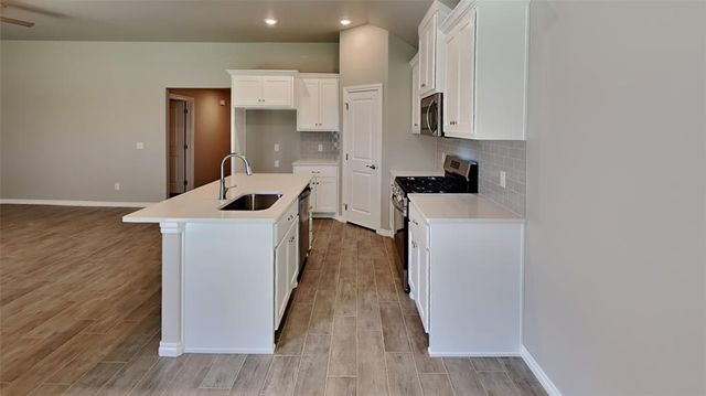 9004 NW 127th Terrace, Yukon, OK 73099
