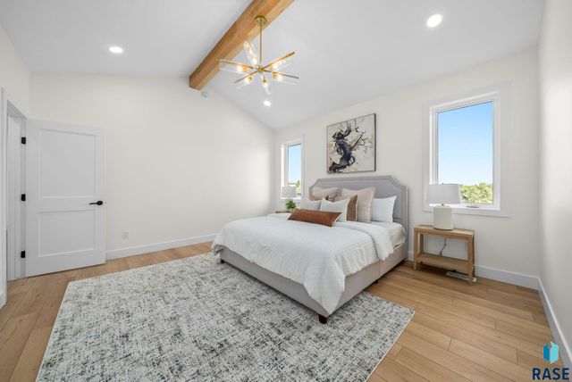 7300 E Misty Knoll Cir Circle, Sioux Falls, SD 57110