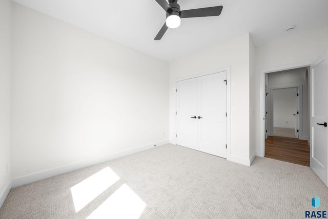 7300 E Misty Knoll Cir Circle, Sioux Falls, SD 57110