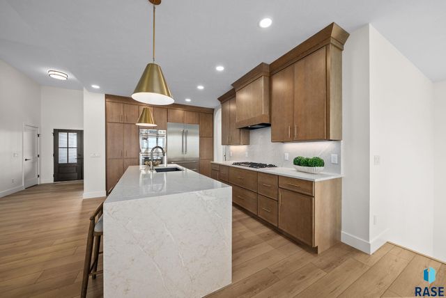 7300 E Misty Knoll Cir Circle, Sioux Falls, SD 57110