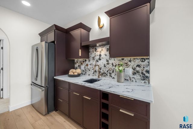 7300 E Misty Knoll Cir Circle, Sioux Falls, SD 57110