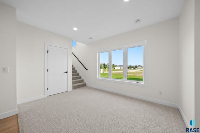 7300 E Misty Knoll Cir Circle, Sioux Falls, SD 57110