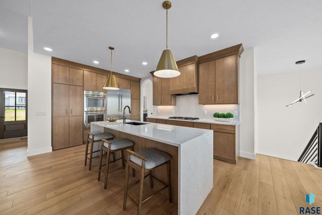 7300 E Misty Knoll Cir Circle, Sioux Falls, SD 57110