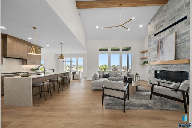 7300 E Misty Knoll Cir Circle, Sioux Falls, SD 57110