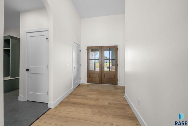 7300 E Misty Knoll Cir Circle, Sioux Falls, SD 57110