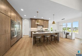 7300 E Misty Knoll Cir Circle, Sioux Falls, SD 57110