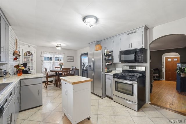 3 Lombardy Street, Lancaster, NY 14086