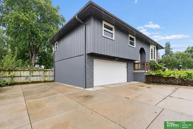 1329 S 162nd Avenue, Omaha, NE 68130