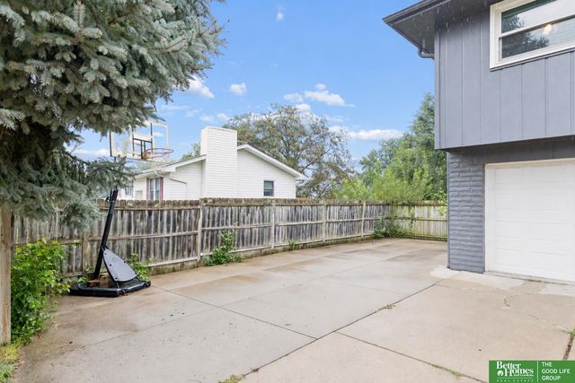 1329 S 162nd Avenue, Omaha, NE 68130