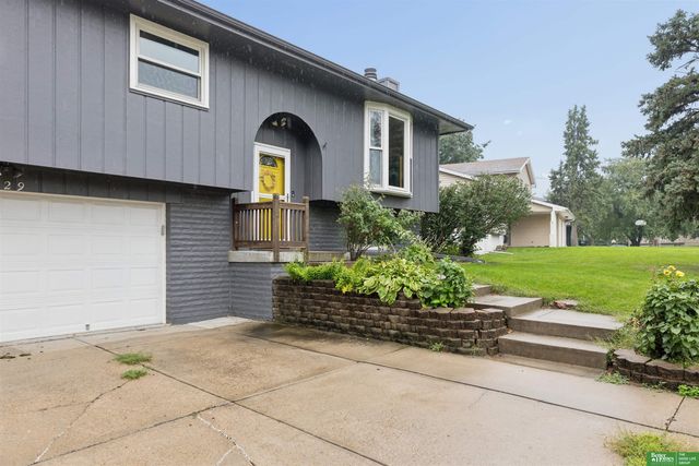 1329 S 162nd Avenue, Omaha, NE 68130