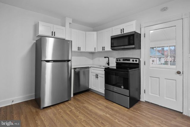 34 E HENDRICKSON AVE, Morrisville, PA 19067