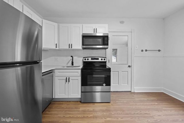 34 E HENDRICKSON AVE, Morrisville, PA 19067