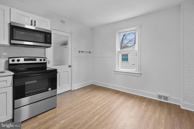 34 E HENDRICKSON AVE, Morrisville, PA 19067