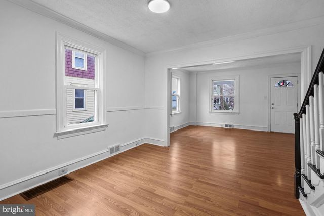 34 E HENDRICKSON AVE, Morrisville, PA 19067