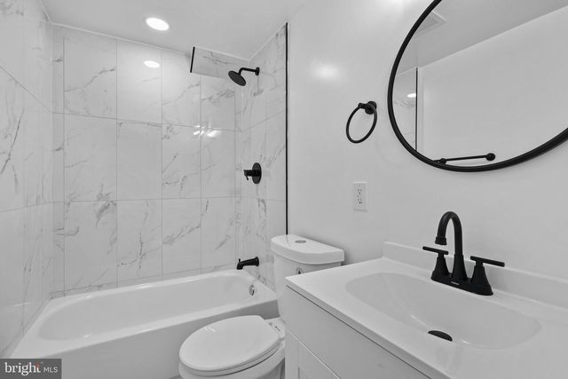 34 E HENDRICKSON AVE, Morrisville, PA 19067