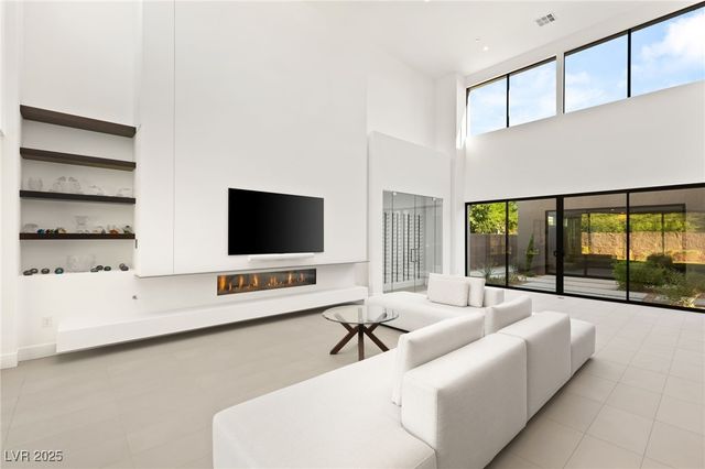 21 Highland Cove Lane, Henderson, NV 89011