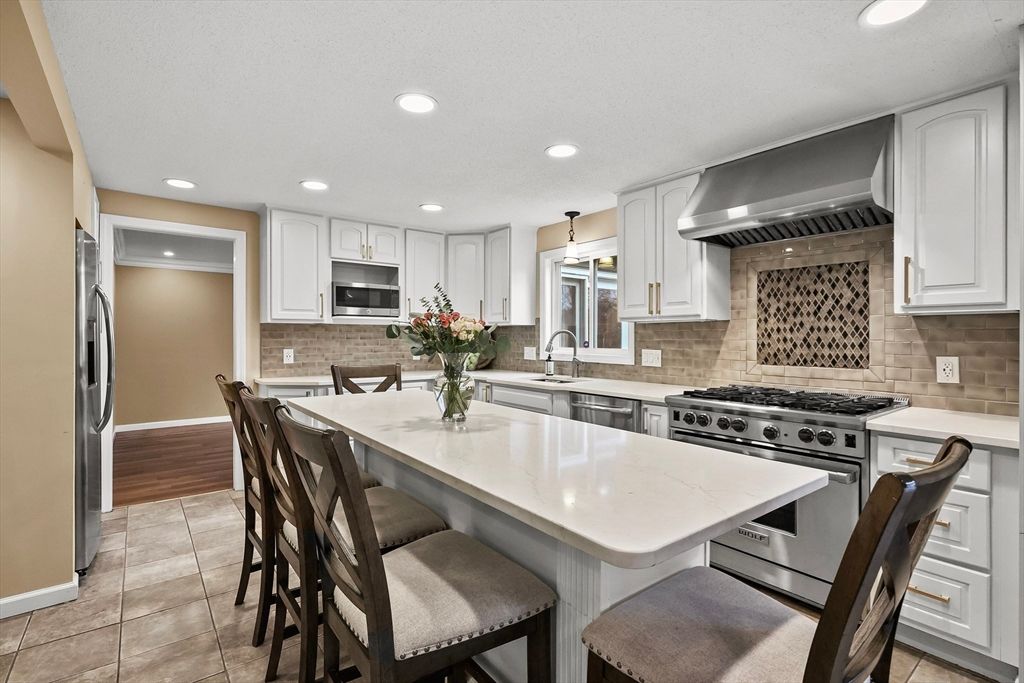 12 Old Carriage Drive, Wilbraham, MA 01095