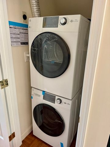 165 Grove B2, Westwood, MA 02090