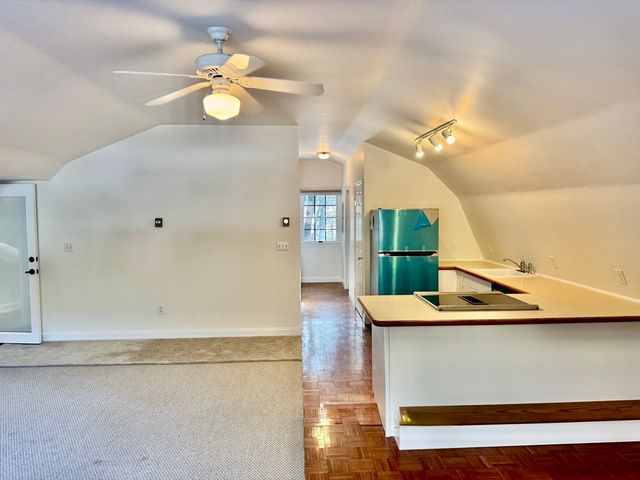 165 Grove B2, Westwood, MA 02090