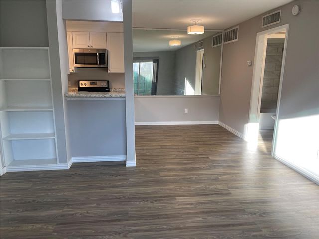 1516 Bay Area Boulevard F5, Houston, TX 77058